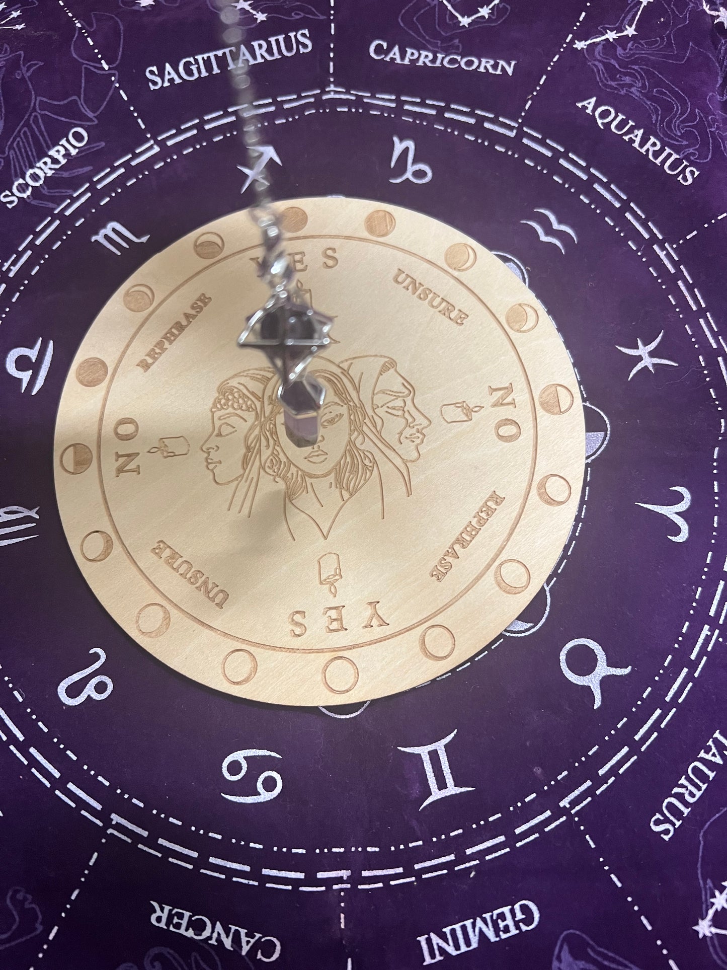 MINI DIVINATION BOARD & PENDULUM (COLORS WILL VARY)